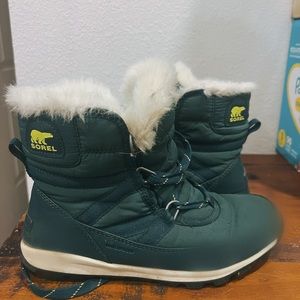 Sorel Snow Boots - I will deep clean them before shipping!